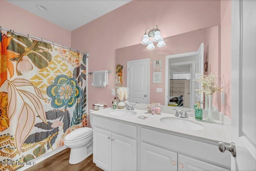 Light and bright single-level home with 3 bedrooms and 2 baths - photo 22