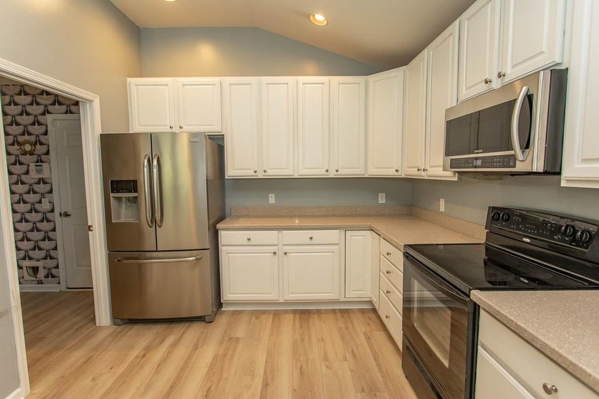 If you're searching for a stylish, updated home in Carolina - photo 23