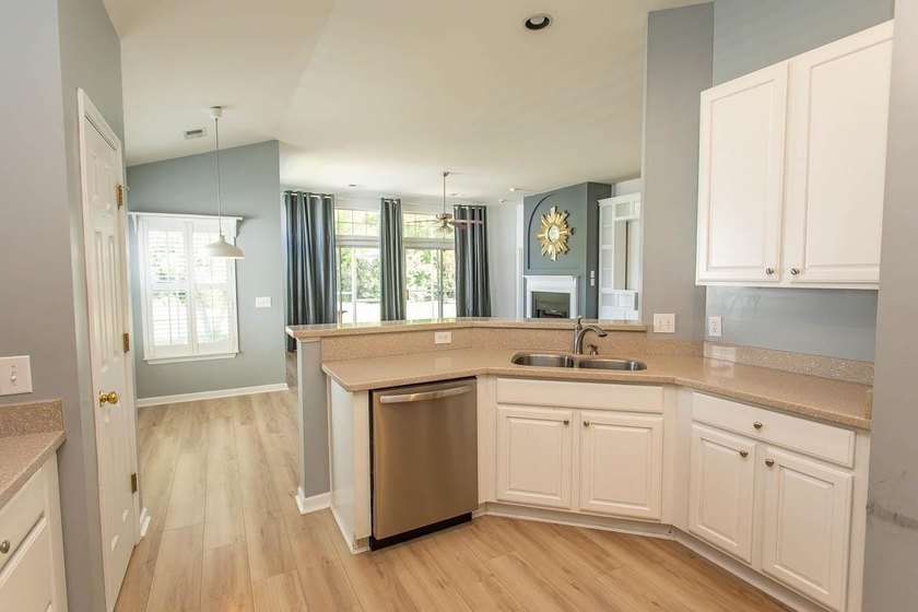 If you're searching for a stylish, updated home in Carolina - photo 24