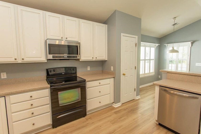 If you're searching for a stylish, updated home in Carolina - photo 26