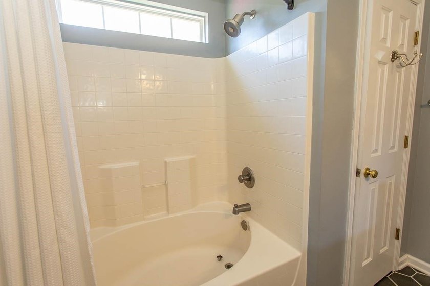 If you're searching for a stylish, updated home in Carolina - photo 35