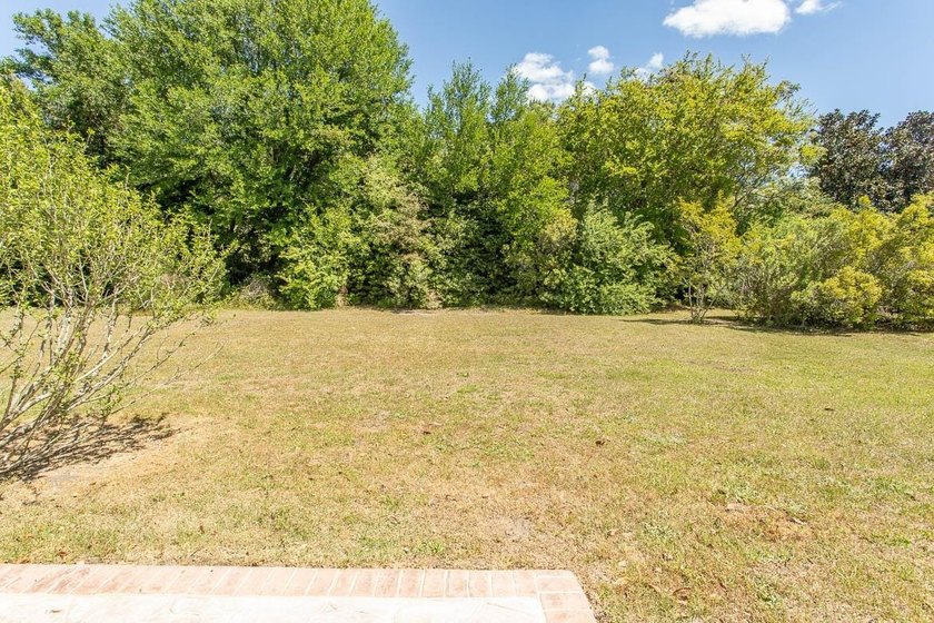 If you're searching for a stylish, updated home in Carolina - photo 40