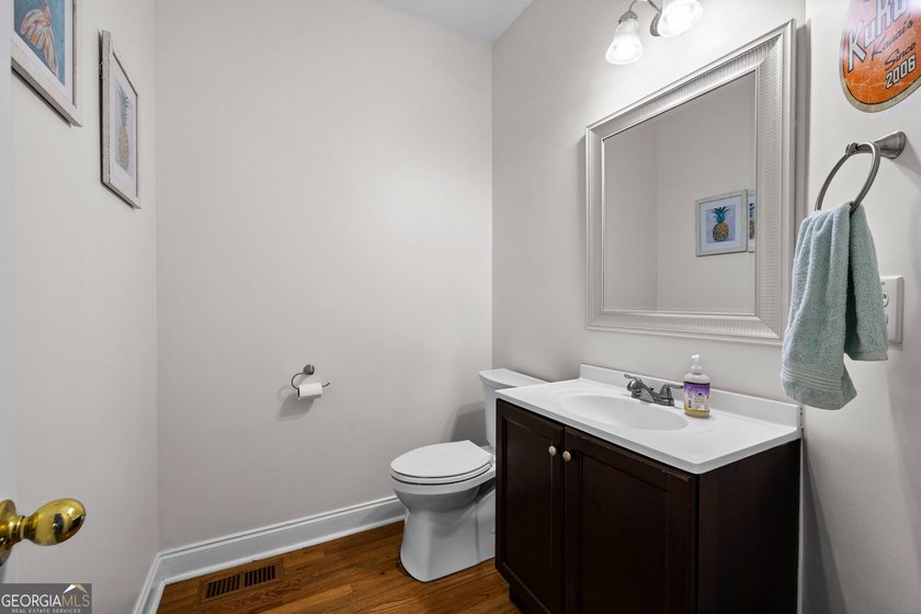 **OPEN SUNDAY 5/31 from 2-4 PM ** Welcome home to this spacious - photo 23