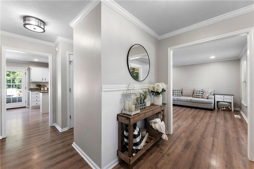 Welcome to 9 Topridge Road in the highly sought-after Spicewood - photo 6