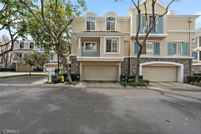 Behind the gates of one of Newport Coast's most desirable - photo 3