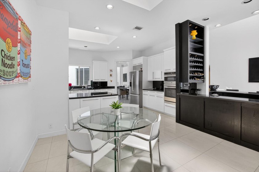 A wonderful, very clean house, very high living room ceiling and - photo 26