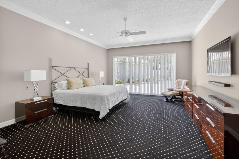 A wonderful, very clean house, very high living room ceiling and - photo 32