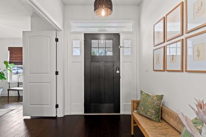 This delightful, move-in ready home welcomes you with a spacious - photo 6