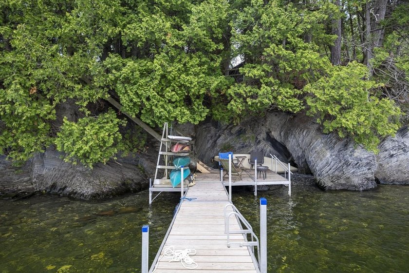 Welcome to Kibbe Point, one of the most distinctive lakefront - photo 6
