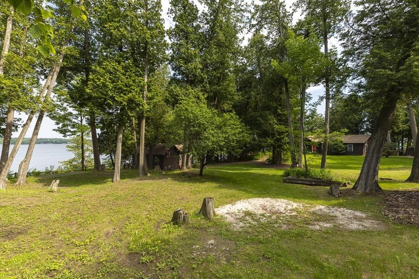 Welcome to Kibbe Point, one of the most distinctive lakefront - photo 8