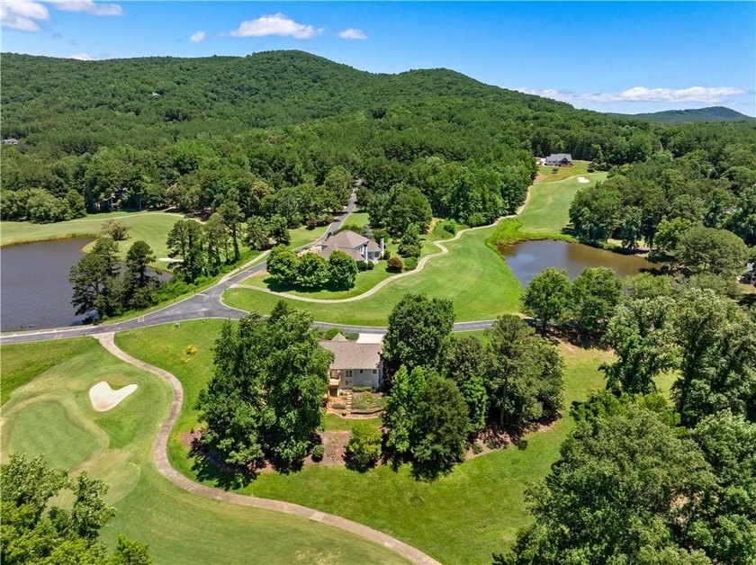 Updated 4BD/3.5BA, 2,928 sqft golf-front cottage in The Orchard - photo 5