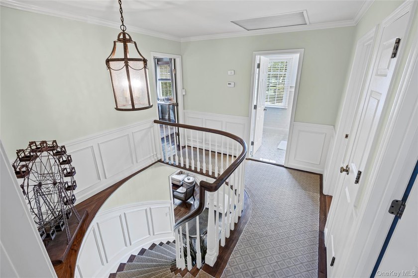 Traditionally elegant brick, 4 bedroom, 3.5 bath center hall - photo 19