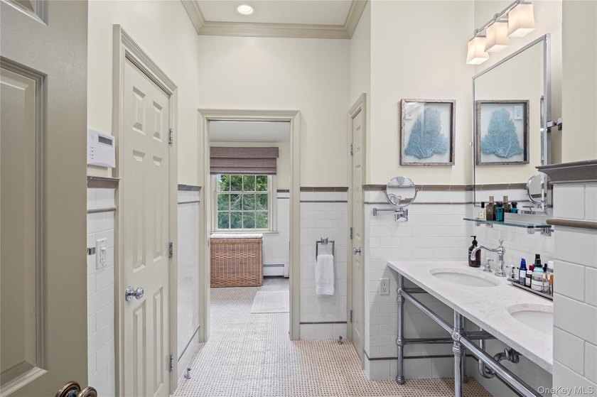 Traditionally elegant brick, 4 bedroom, 3.5 bath center hall - photo 21