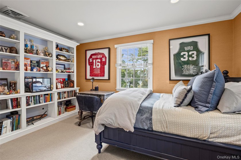 Traditionally elegant brick, 4 bedroom, 3.5 bath center hall - photo 24
