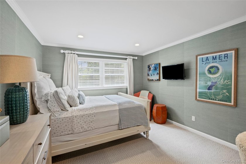 Traditionally elegant brick, 4 bedroom, 3.5 bath center hall - photo 26