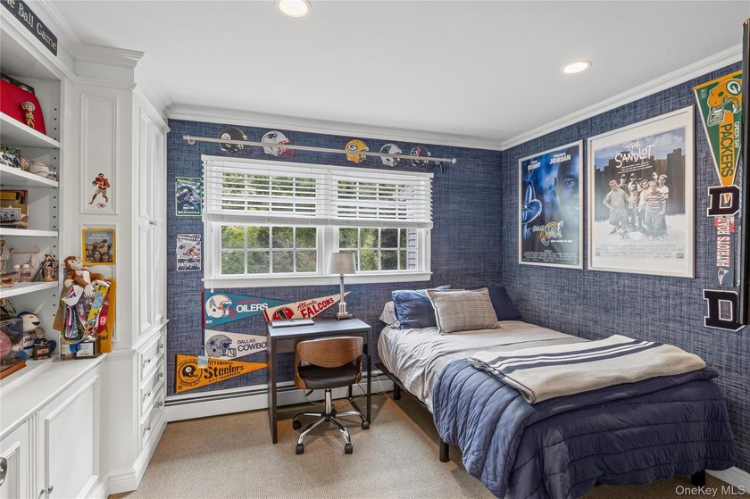 Traditionally elegant brick, 4 bedroom, 3.5 bath center hall - photo 27