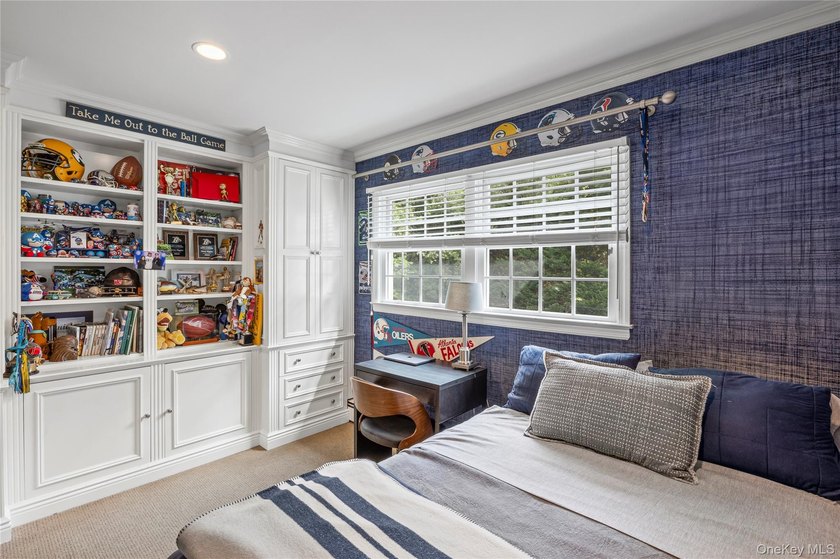 Traditionally elegant brick, 4 bedroom, 3.5 bath center hall - photo 28