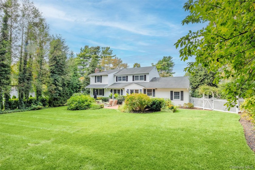 Traditionally elegant brick, 4 bedroom, 3.5 bath center hall - photo 35