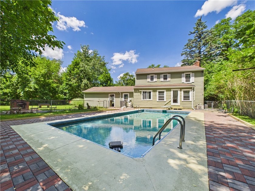 Welcome to this spacious stone-front colonial. Beautiful - photo 5