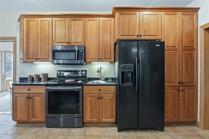 Quality and Elegance can be found throughout this exquisite home - photo 15
