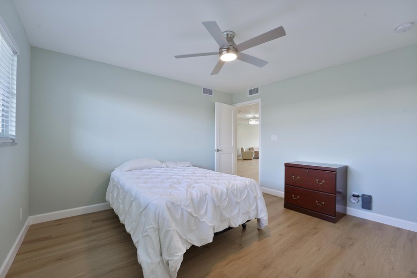 2 bedroom, 2 bathroom Lake Harbour Towers East, waterfront condo - photo 20