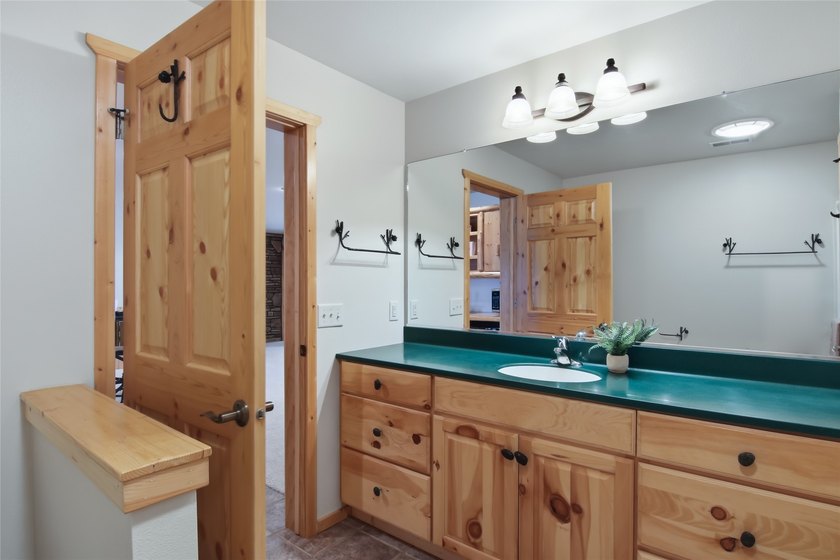Quality and Elegance can be found throughout this exquisite home - photo 24