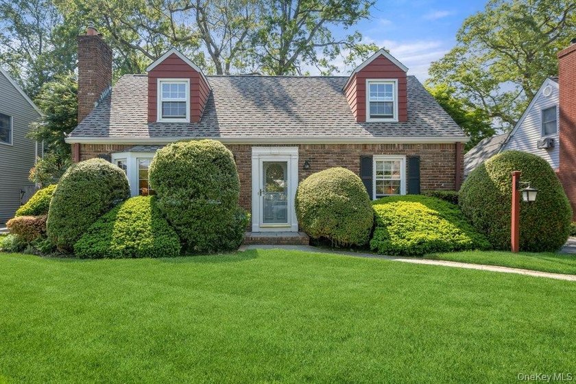 Don't Miss this charming, expanded Cape home featuring 5 - photo 2
