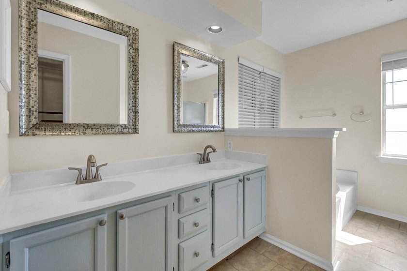 Nestled on a desirable corner lot in the sought-after Wexford - photo 24