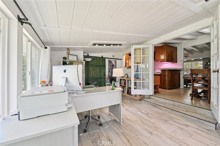 Beautifully maintained 3-bedroom/1.5-bathroom home offering a - photo 14