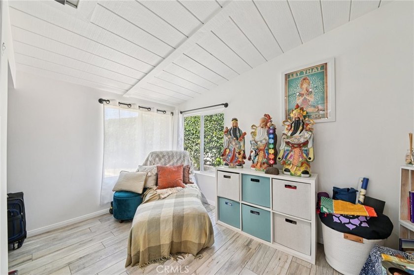 Beautifully maintained 3-bedroom/1.5-bathroom home offering a - photo 16