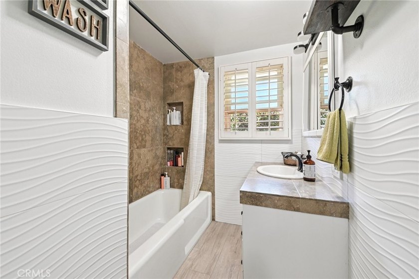 Beautifully maintained 3-bedroom/1.5-bathroom home offering a - photo 22