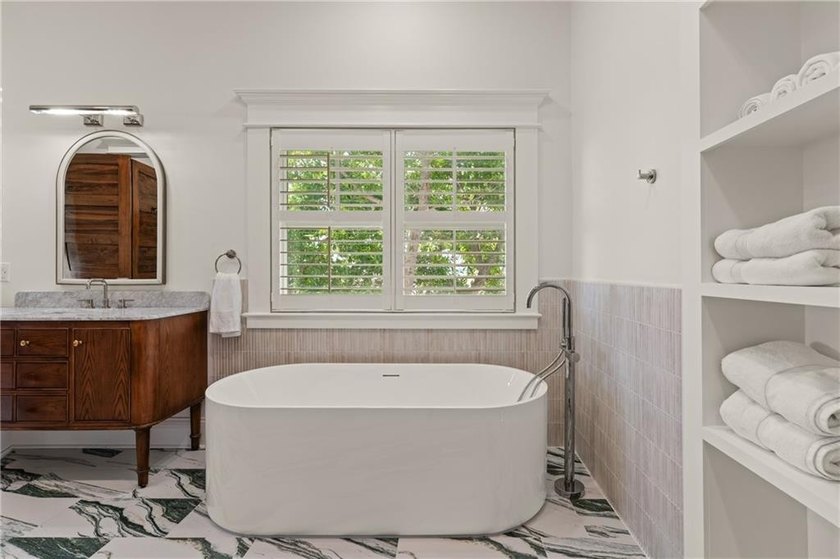Welcome to a rare coastal sanctuary where luxury meets - photo 23