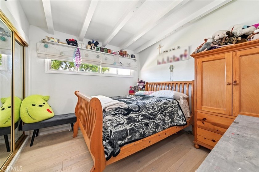 Beautifully maintained 3-bedroom/1.5-bathroom home offering a - photo 25