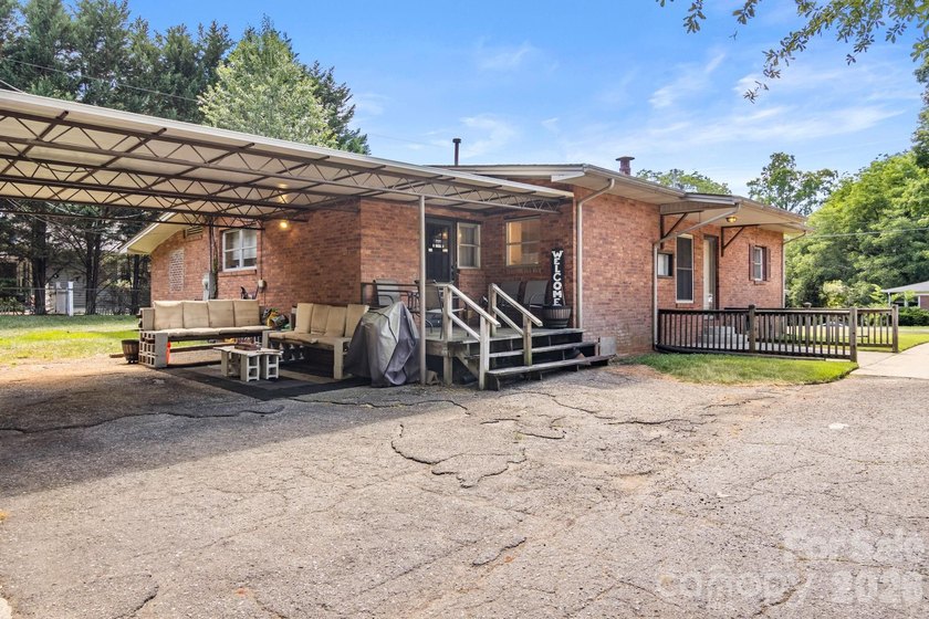 Location, character and charm are all included with this - photo 4