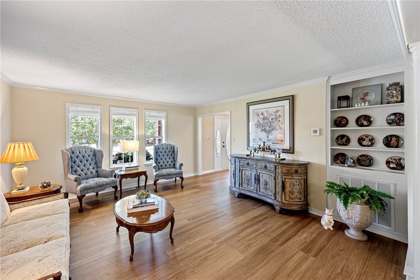 Exceptional single-owner residence situated on a beautifully - photo 12