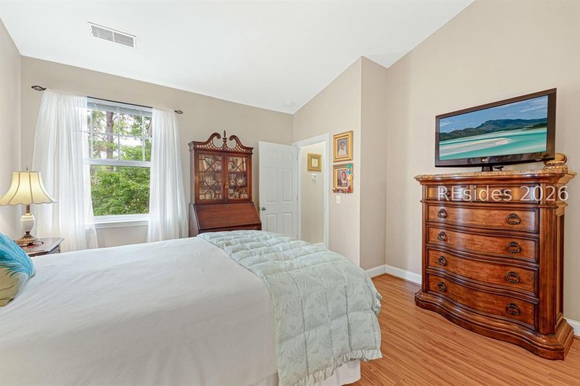 Beautifully maintained 2-bedroom, 2-bath condo offering spacious - photo 23