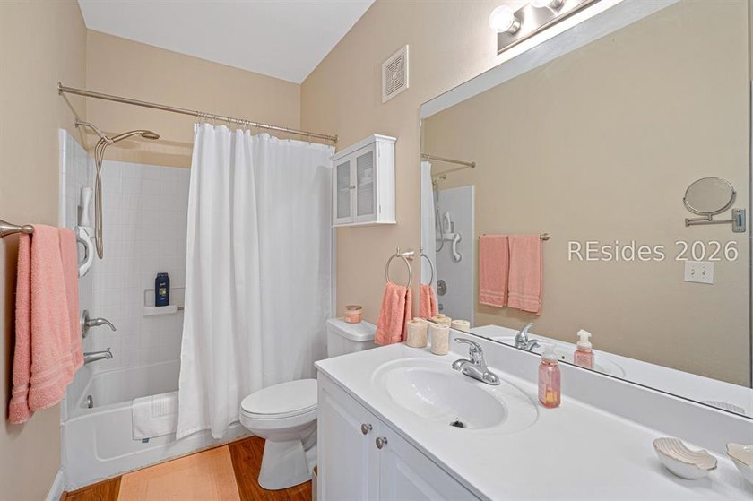 Beautifully maintained 2-bedroom, 2-bath condo offering spacious - photo 27