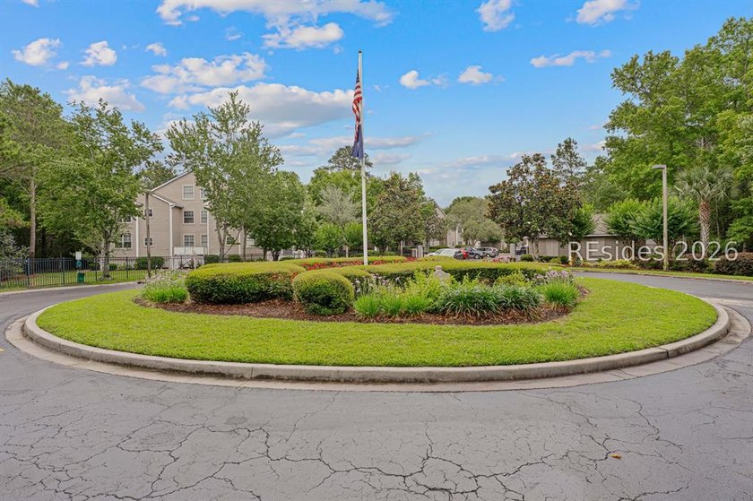 Beautifully maintained 2-bedroom, 2-bath condo offering spacious - photo 29
