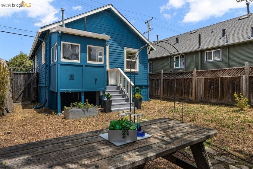 This exceptional 1927 early century cottage presents an - photo 30