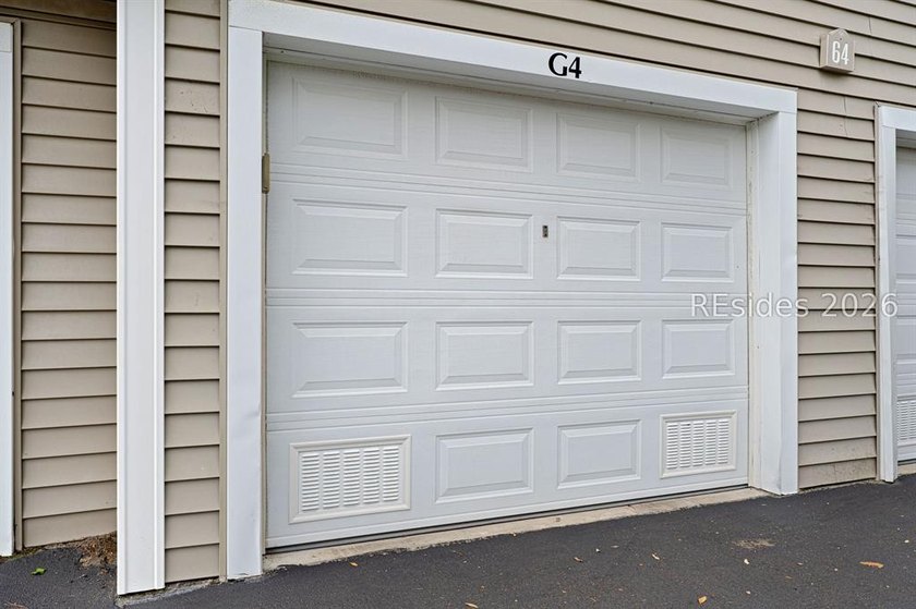 Beautifully maintained 2-bedroom, 2-bath condo offering spacious - photo 32