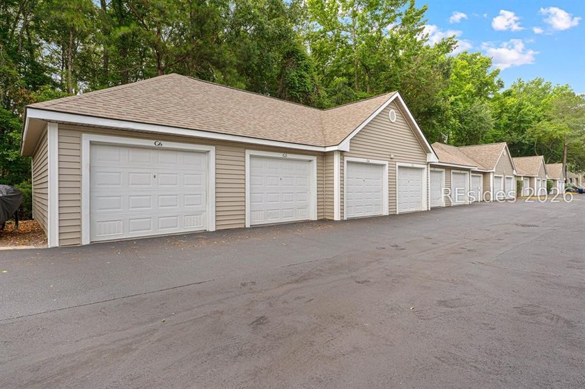 Beautifully maintained 2-bedroom, 2-bath condo offering spacious - photo 33