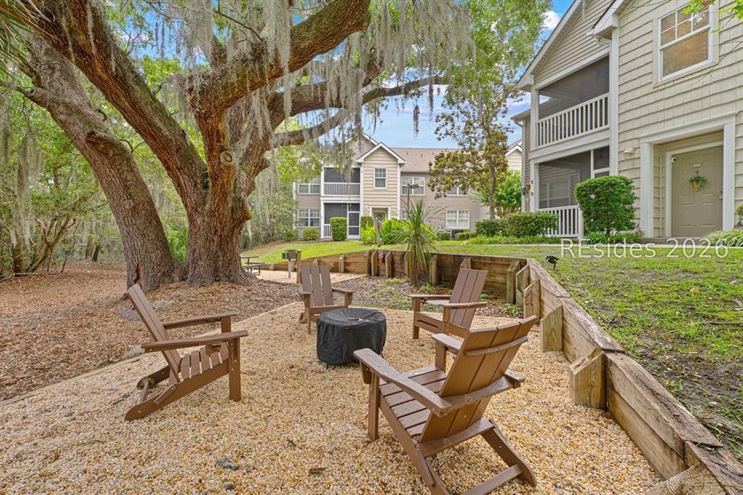 Beautifully maintained 2-bedroom, 2-bath condo offering spacious - photo 38