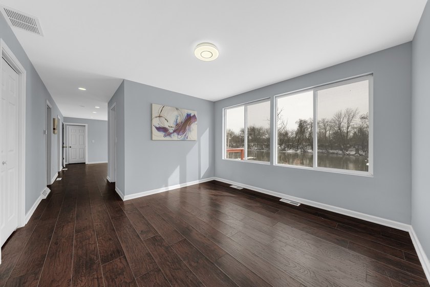 Charming, fully-renovated home on awaits! NEW flooring, NEW - photo 8