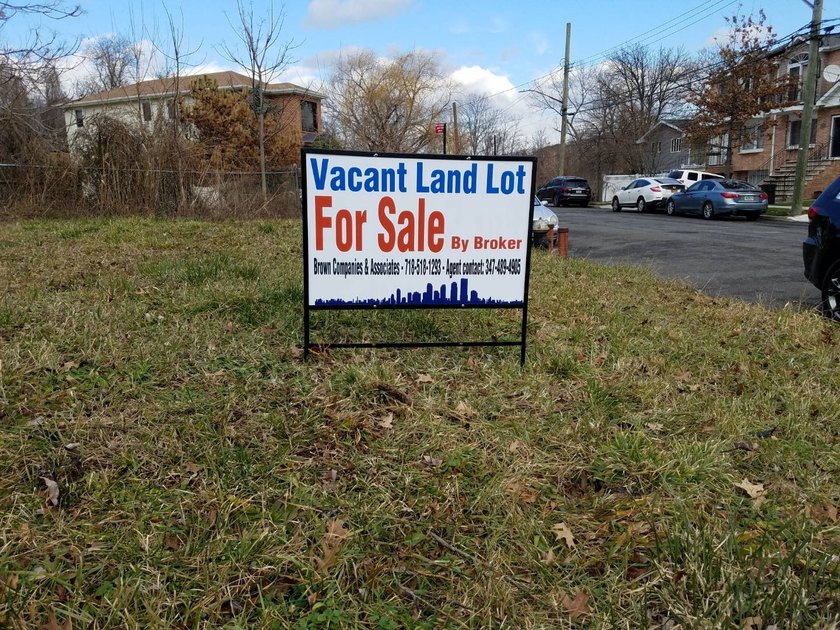 R4 Zoning: Potential for 3-story residential, 10 ft. front yard - photo 2
