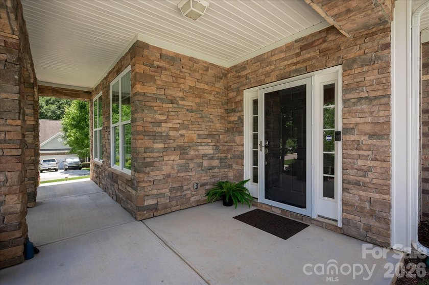 Designed with both elegant entertaining and everyday comfort in - photo 3
