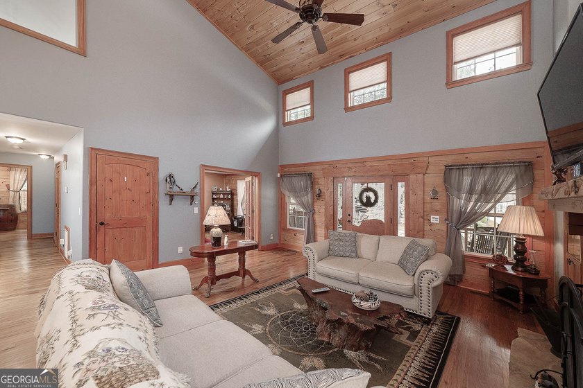 YOU'VE GOT TO SEE THIS HOME TO BELIEVE IT!! Beautiful - photo 15