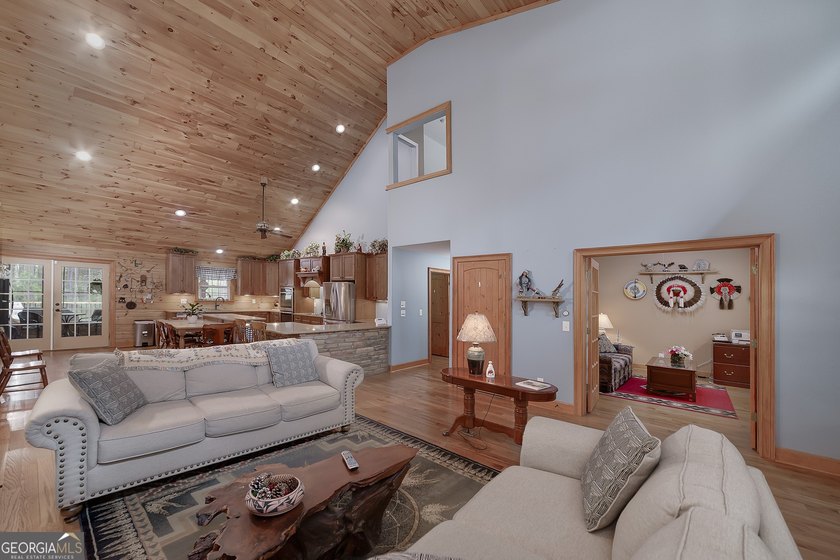 YOU'VE GOT TO SEE THIS HOME TO BELIEVE IT!! Beautiful - photo 17