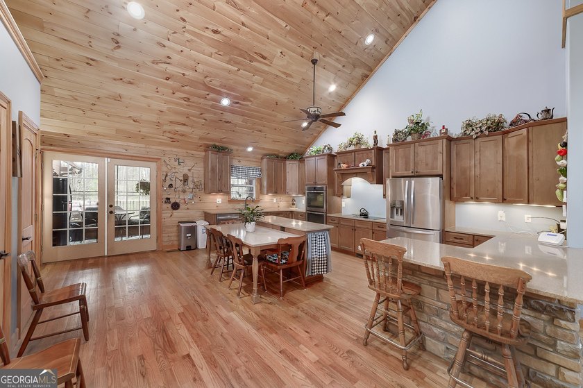 YOU'VE GOT TO SEE THIS HOME TO BELIEVE IT!! Beautiful - photo 20