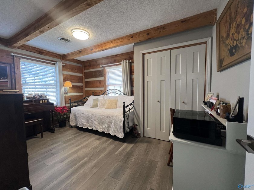 Enjoy lakeside living in this cozy yet upgraded 2nd-story log - photo 22