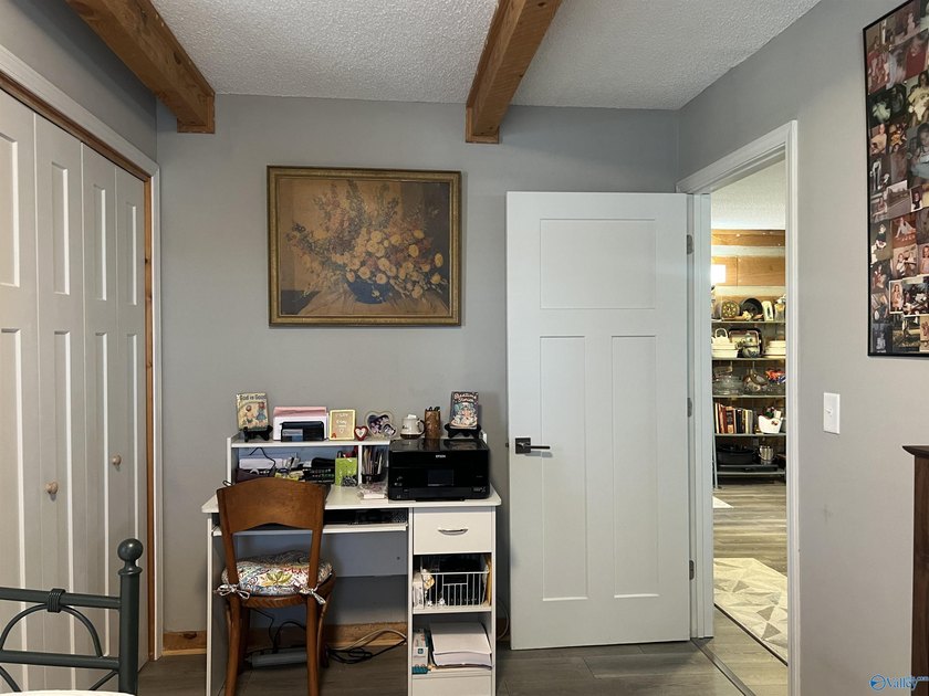 Enjoy lakeside living in this cozy yet upgraded 2nd-story log - photo 23
